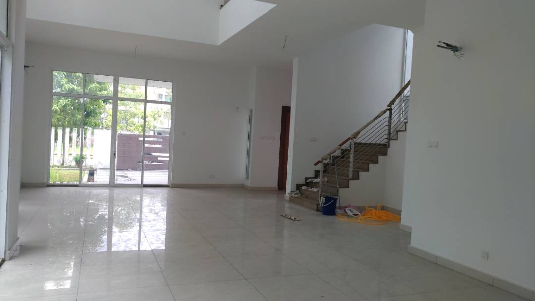Desa Tebrau Three Storey Bungalow House For Sale