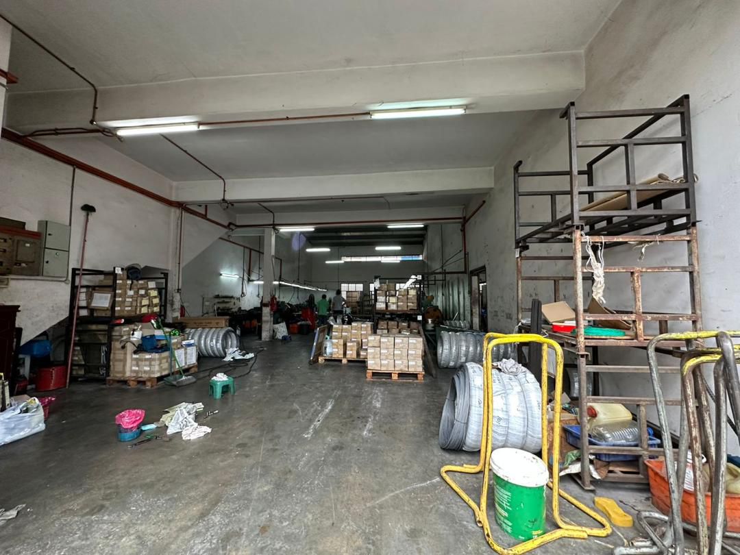 Tampoi 1.5 Storey Terrace Factory For Rent