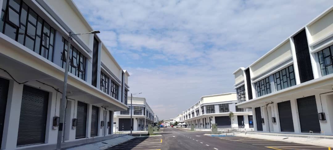 Skudai 1.5 Storey Corner lot Factory For Rent