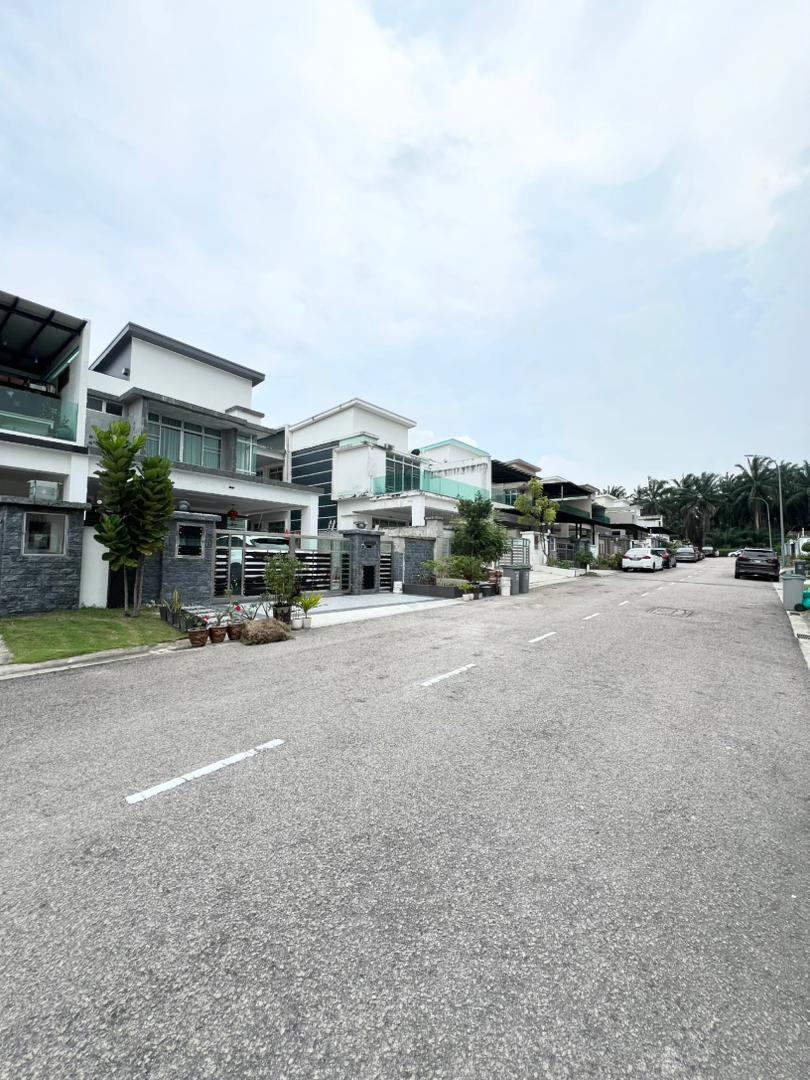 Kempas Utama Double Storey Cluster Corner House For Sale